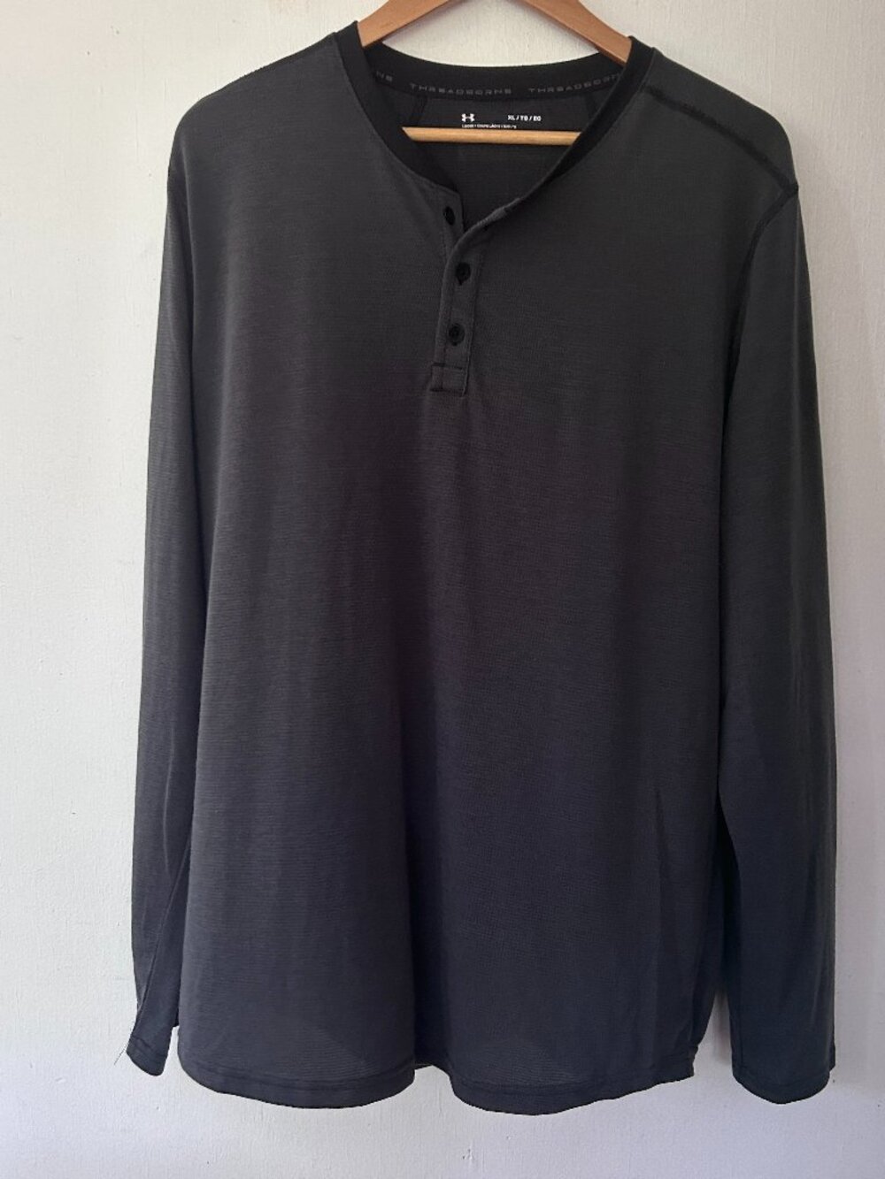 Under Armour Athletic Henley Mens XL Gray Lightweight Long Sleeve Activewear Top